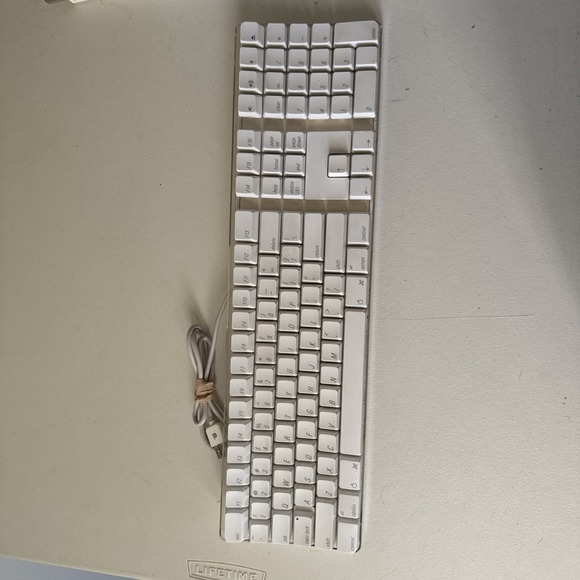 Apple Other - ⌨ Apple A1048 USB Wired Keyboard White Full Size Ergonomic Mac OS X Compatible